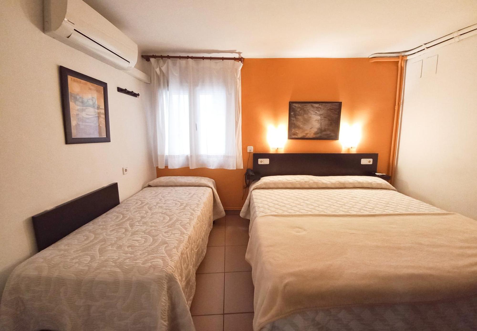 Hotel Alegret Тремп Номер фото