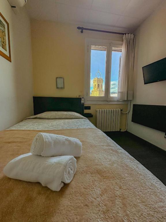 Hotel Alegret Тремп Экстерьер фото
