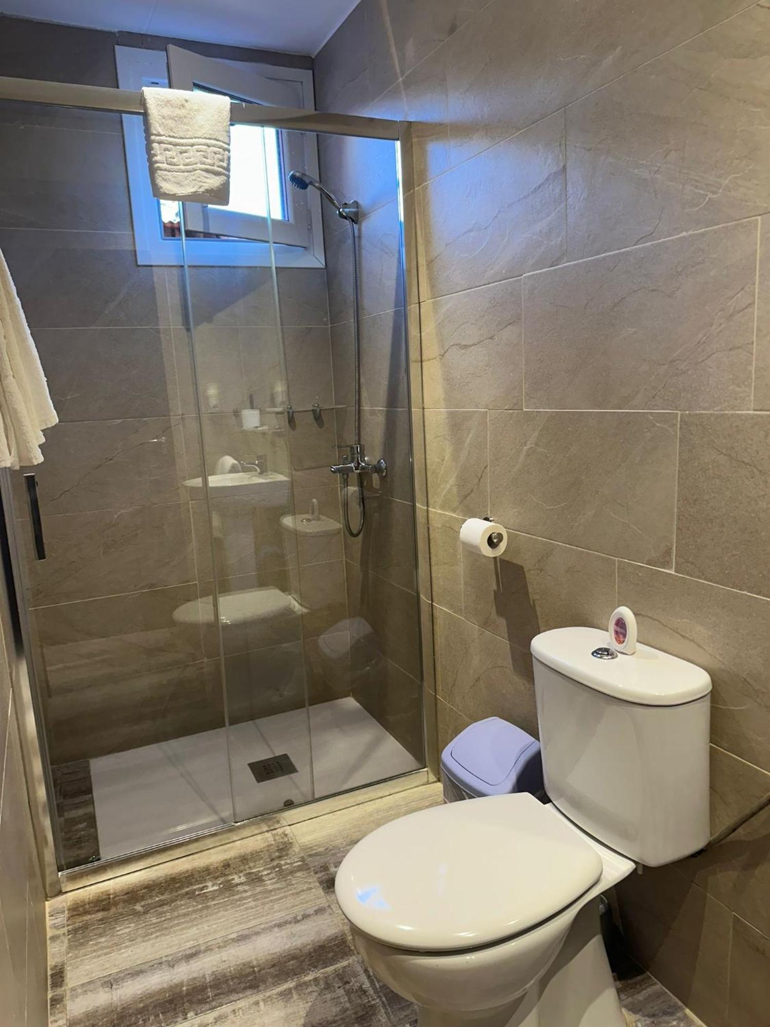 Hotel Alegret Тремп Экстерьер фото
